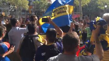 Los aficionados de Boca Juniors toman las calles de Barcelona