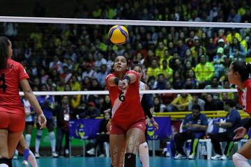 La Selección Colombia de Voleibol Femenino venció en sets corridos a Perú en el Coliseo El Salitre y definirá el cupo a los Juegos Olímpicos Tokio 2020 frente a Argentina.