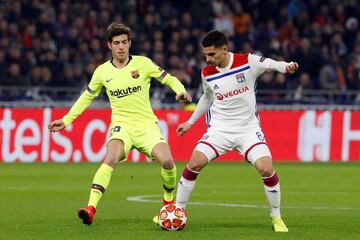 Houssem Aouar y Sergi Roberto.