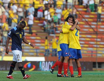 Yepes y Córdoba festejan un triunfo de Colombia ante Ecuador en las Eliminatorias al Mundial de 2010.
