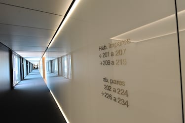 Vista del pasillo de la residencia del primer equipo en la Ciudad Deportiva del Real Madrid.
