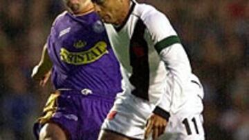 <B>CUENTAS POLÉMICAS.</B> Tanto Romario como Zico incluyen en la lista de sus goles los que obtuvieron en su paso por la divisiones inferiores del fútbol brasileño.