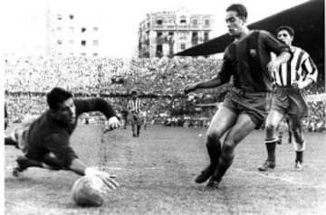 Partido de Liga entre el Barcelona-Atlético de Madrid. El Barça gana 7-3 con cuatro tantos de Luis Suárez.