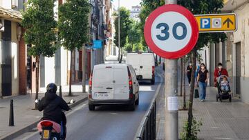 Se&ntilde;al en M&eacute;rida de limitaci&oacute;n de velocidad a 30 kil&oacute;metros por hora
 AYUNTAMIENTO DE M&Eacute;RIDA
 11/05/2021