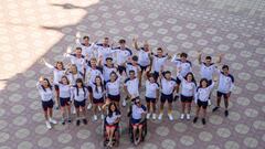 Foto de familia de los 21 piragüistas con los que España competirá en los Juegos Olímpicos y Paralímpicos de París 2024.