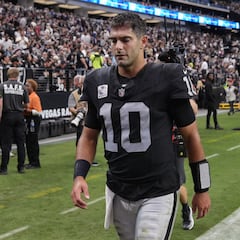 Josh McDaniels: “Jimmy Garoppolo evitó una lesión de espalda grave”