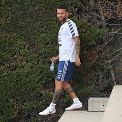 Leo Messi and the Argentina squad work out in Barcelona