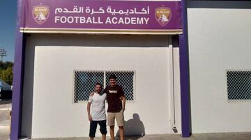 Alberto González, 'Beto', y Llorenç March posan para Diario As en las instalaciones de Al Ain