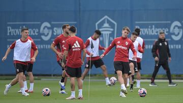 Argentina's River Plate forward #11 Facundo Colidio (R) kicks the ball next to teammates during a training session at Sounders FC Clubhouse and Training Facility in Renton near Seattle on June 14, 2025 ahead of the Club World Cup 2025 football match between River Plate and Japan's Urawa Red Diamonds. (Photo by JUAN MABROMATA / AFP)