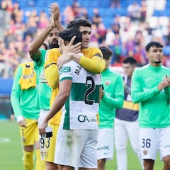 Dituro, el muro del Elche que recupera la sonrisa a los 37 años