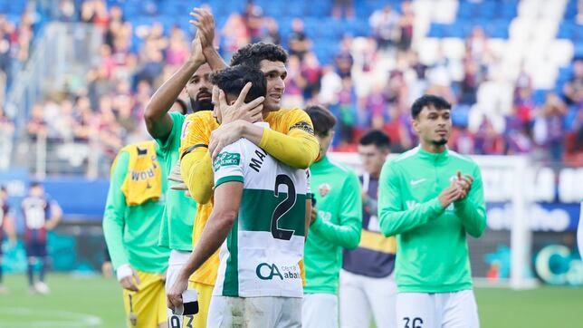 Dituro, el muro del Elche que recupera la sonrisa a los 37 años
