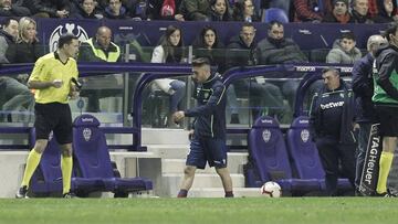 Rochina fue expulsado en los minutos finales del duelo ante el Real Madrid por protestar desde el banquillo.