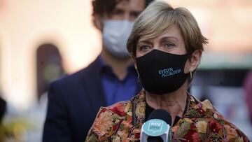 Santiago, 22 de julio de 2021.
El ministro de Economía, Lucas Palacios, junto al director nacional de Sercotec, Bruno Trisotti, y la alcaldesa de Providencia, Evelyn Matthei, lanza el programa, Formalízate, un fondo de $9 mil millones, que busca ir en apoyo directo a los emprendedores informales del país.
Jonnathan Oyarzun/Aton Chile