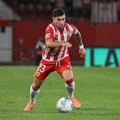 Adrián Embarba se convierte en el líder del Almería