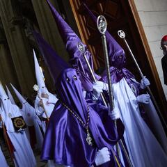 ¿Qué significa cada color en las procesiones de Semana Santa? Negro, morado, rojo, verde...