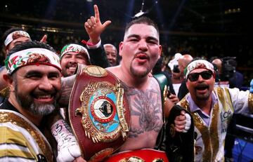 02 June 2019, US, New York: Mexican boxer Andy Ruiz Jr (C) celebrates victory after defeating Britain's Anthony Joshua during the WBA, IBF, WBO and IBO Heavyweight World Championships title fight at Madison Square