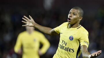 Paris Saint-Germain's French forward Kylian Mbappe celebrates after scoring during the French L1 football match between Metz (FCM) and Paris Saint-Germain (PSG) on September 8, 2017 at the Saint-Symphorien stadium in Longeville-les-Metz, northeastern France. / AFP PHOTO / Jean-Christophe VERHAEGEN
