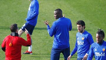 Ismael Fernández manda al gimnasio a Diakhaby.