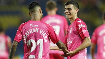 Viera y Pedri celebran un gol de Las Palmas.