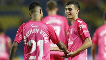 Viera y Pedri celebran un gol de Las Palmas.
 