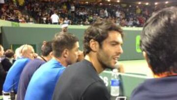 Kaká mientras observaba el partido de Cuartos de final entre Novac Djokovic y Tomáš Berdych.
