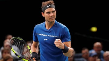 Rafael Nadal celebra un punto durante su partido ante Pablo Cuevas en el Masters 1.000 de Par&iacute;s.