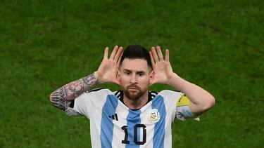 Messi, haciendo el gesto de 'Topo Gigio' en el partido entre Argentina y Países Bajos.