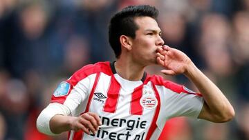 Afición del PSV dedicó un Cielito Lindo al 'Chucky' Lozano