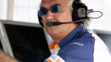 <b>FELIZ.</b> El patrón de Renault se ha mostrado entusiasmado con el regreso a la escudería del piloto asturiano.