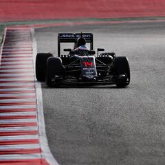 Raikkonen ups the pace in testing, Alonso in seventh