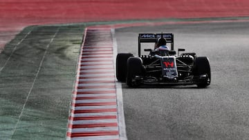 Fernando Alonso in his McLaren Honda during day three of F1 winter testing at Circuit de Catalunya on March 3, 2016 in Montmelo.