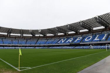 Es un estadio multiusos situado en el barrio de Fuorigrotta, en la ciudad de Nápoles, Italia. Es el estadio del Società Sportiva Calcio Napoli y cuenta con una capacidad de 54.726 personas. 