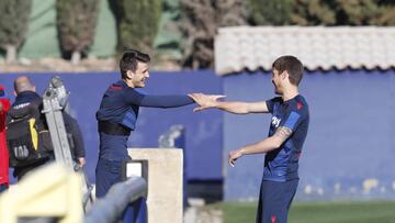 Nemanja Radoja con Aitor Fernández.