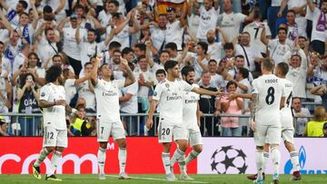 Soccer Football - Champions League - Group Stage - Group G - Real Madrid v AS Roma - Santiago Bernabeu, Madrid, Spain - September 19, 2018 Real Madrid's Mariano celebrates scoring their third goal with team mates REUTERS/Paul Hanna