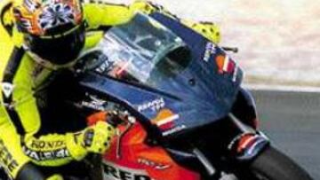 NUEVA MOTO. Valentino Rossi podría no llegar a debutar en competición con la nueva cuatro tiempos.