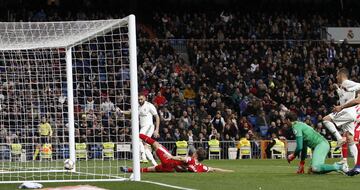 Benzema puso el definitivo 4-2 en el marcador.