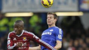 Azpilicueta, en una acción del juego.