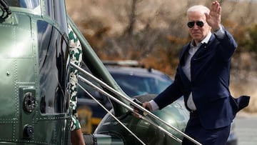 U.S. President Joe Biden and U.S. first lady Jill Biden board Marine One as they depart for Washington, DC from Rehoboth Beach, Delaware, U.S., March 20, 2022. REUTERS/Joshua Roberts