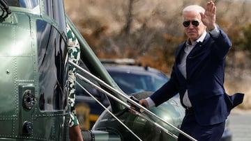 U.S. President Joe Biden and U.S. first lady Jill Biden board Marine One as they depart for Washington, DC from Rehoboth Beach, Delaware, U.S., March 20, 2022.  REUTERS/Joshua Roberts