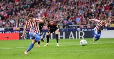 Julián Álvarez marca el 1-0 de penalti. 