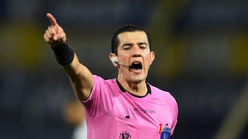 El árbitro colombiano Andrés Rojas.