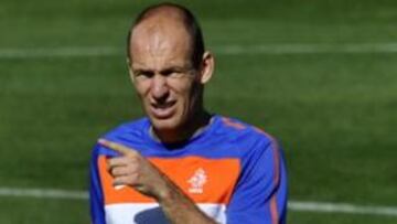 Robben se une al grupo, pero no estará ante Japón