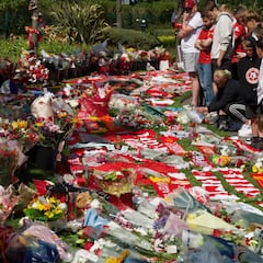Anfield se despide de Diogo Jota y André
