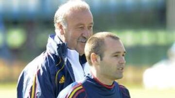 <b>CUENTA CON ÉL.</b> Del Bosque ya ha declarado que Iniesta jugará contra Suiza.