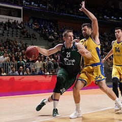 El Unicaja abusa del Gdynia y afianza su liderato