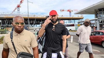 Karim Benzema, who won’t return to the World Cup, is spending some time off in La Réunion before Real Madrid are back in action.