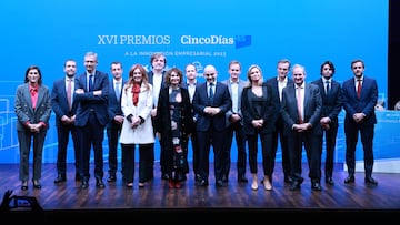 Foto de familia de los XVI premios Cinco Días.