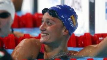 Mireia Belmonte sonríe tras ganar su semifinal de los 200 metros mariposa.