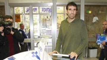 <b>TODO UN MAGO. </b>Valerón llevó ayer al Materno Infantil regalos para los niños por el día de Reyes.