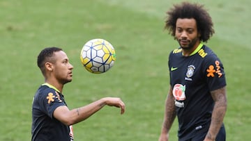 Brazil&#039;s Neymar and Marcelo take part in a training session at Mineirao stadium in Belo Horizonte, Minas Gerais, Brazil, on November 9, 2016. 
 Brazil will face Argentina for a World Cup 2018 South American qualifier match on Thursday / AFP PHOTO / E